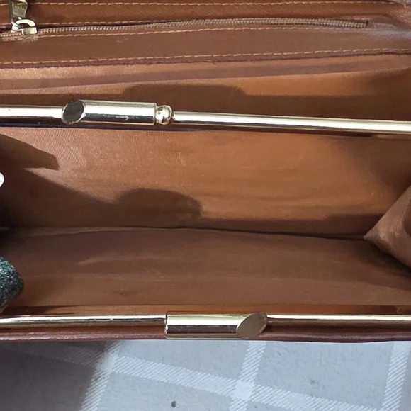 Louis Vuitton Monogram Wallet - Picture 8 of 12